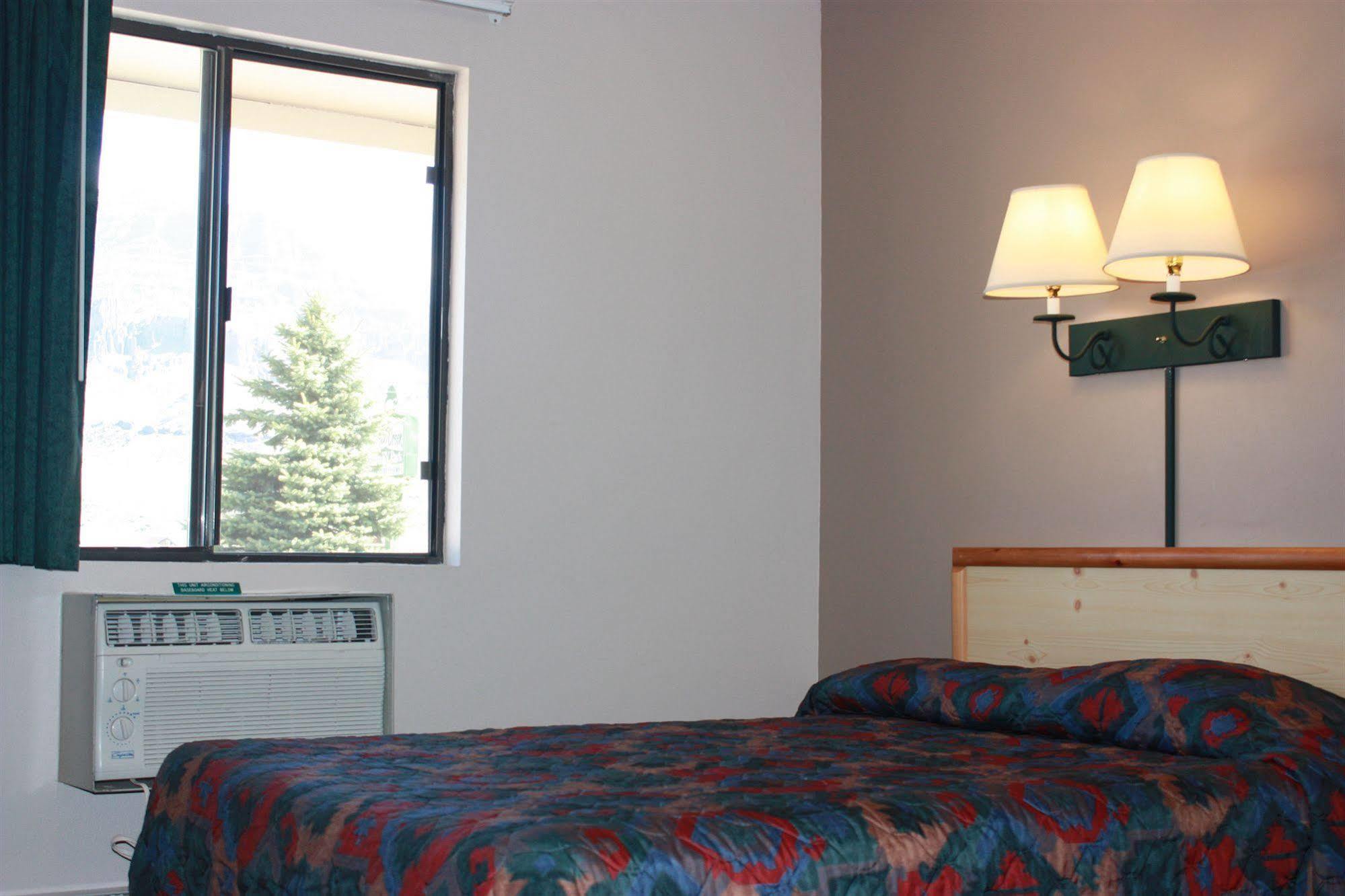 Green Creek Inn And Rv Park Wapiti Luaran gambar
